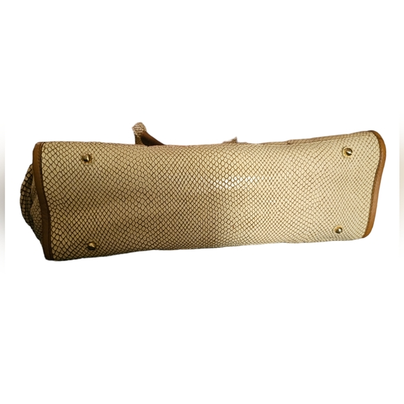 Boktier Beige Leather Scale Shoulder Bag